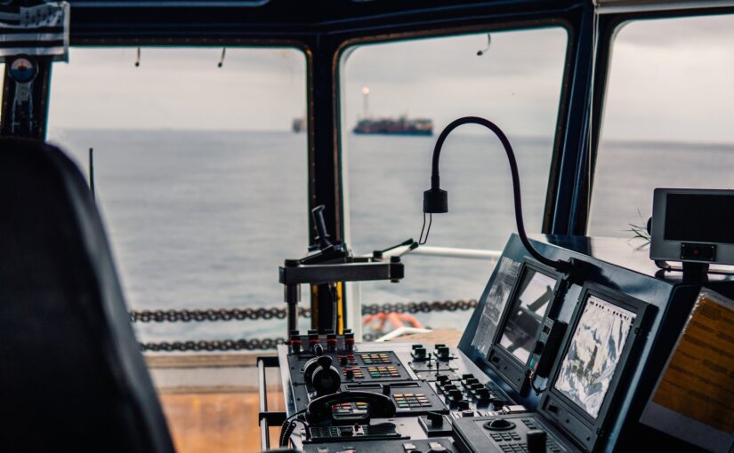 Bridge ship equipment of ffshore dp vessel thruster pitch propellers telegraph handles vhf radio, navigation devices